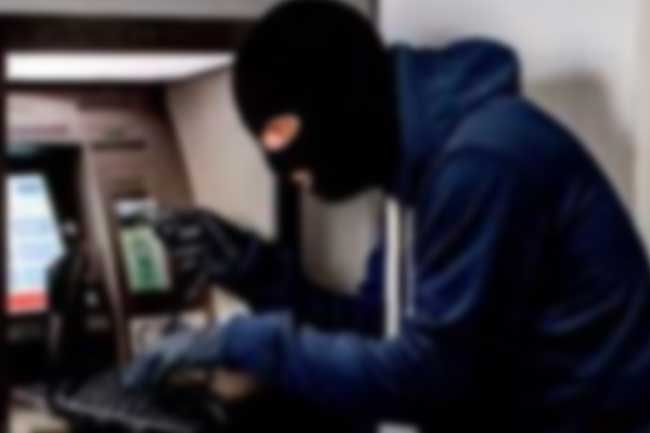 ATM Robbery in Gampaha - සොරු පෞද්ගලික බැංකුවක ATM යන්ත්‍රයක් රැගෙන යති