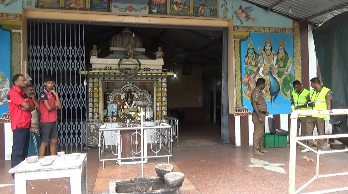 ගණදෙවි කොවිල තුල තිබු පඩුරු පෙට්ටිය